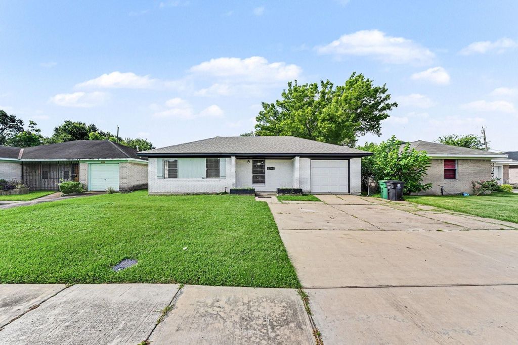 8746 Cowart Street, Houston, TX 77029