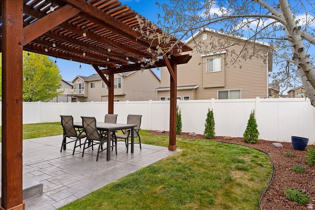 1001 W CHATHAM DR, North Salt Lake, UT 84054