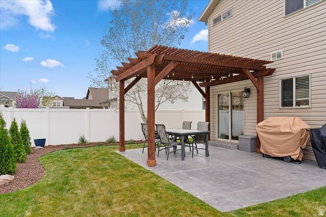 1001 W CHATHAM DR, North Salt Lake, UT 84054