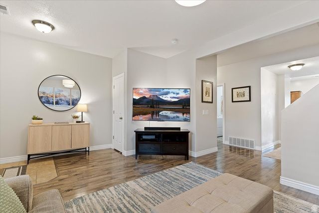 1001 W CHATHAM DR, North Salt Lake, UT 84054