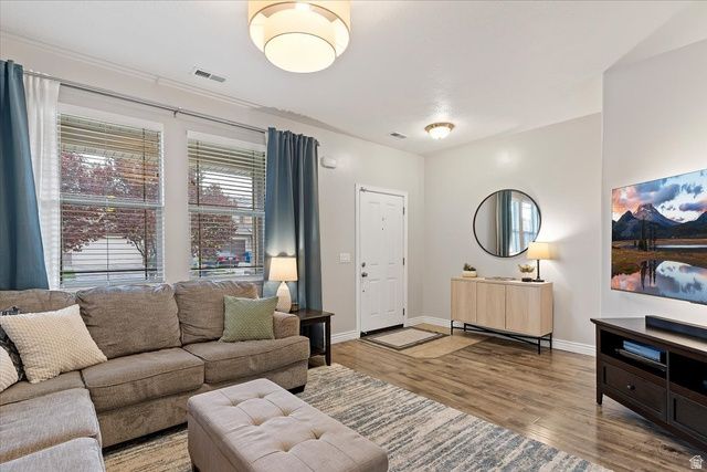 1001 W CHATHAM DR, North Salt Lake, UT 84054