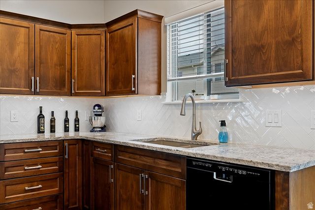 1001 W CHATHAM DR, North Salt Lake, UT 84054