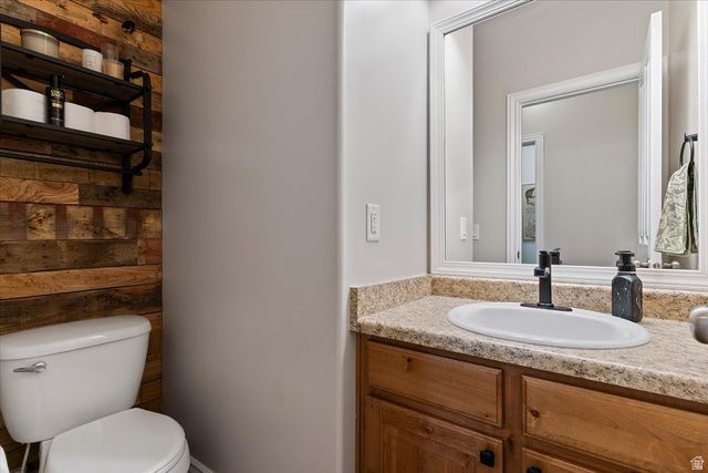 1001 W CHATHAM DR, North Salt Lake, UT 84054