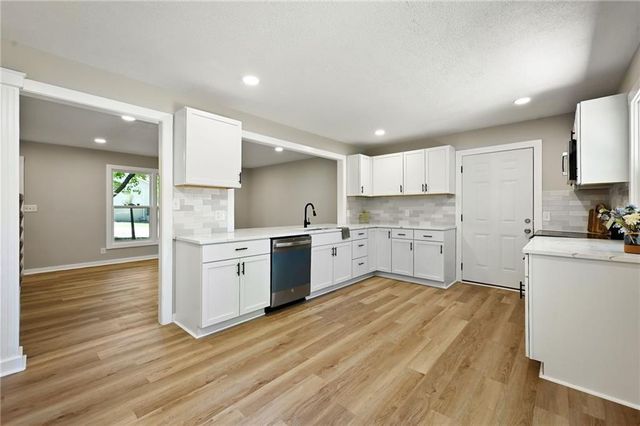 406 E 11th Street, Kearney, MO 64060
