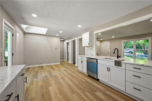 406 E 11th Street, Kearney, MO 64060