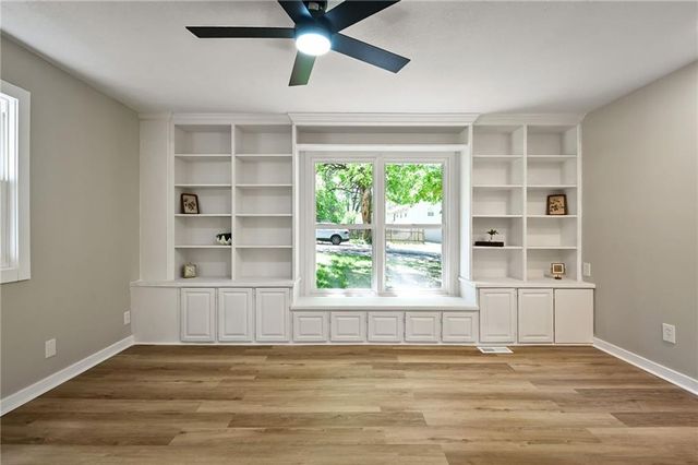 406 E 11th Street, Kearney, MO 64060