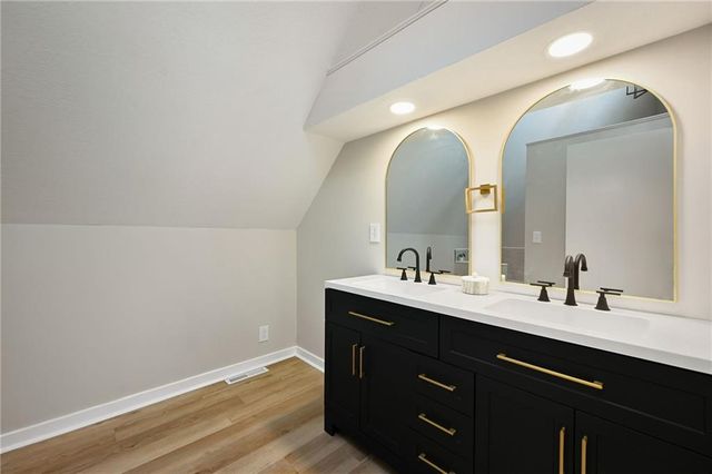 406 E 11th Street, Kearney, MO 64060