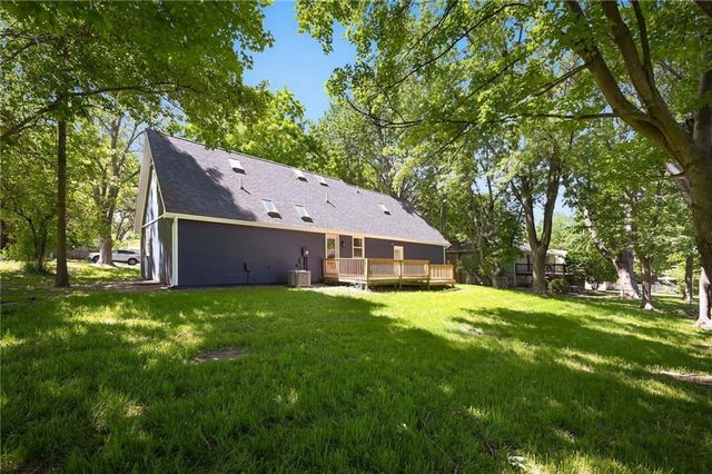 406 E 11th Street, Kearney, MO 64060
