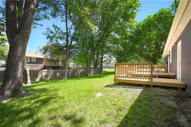 406 E 11th Street, Kearney, MO 64060