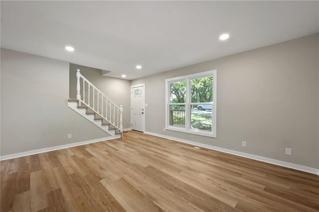 406 E 11th Street, Kearney, MO 64060