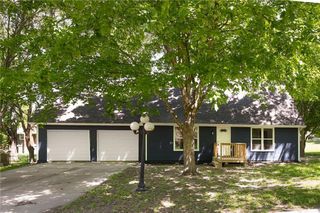 406 E 11th Street, Kearney, MO 64060