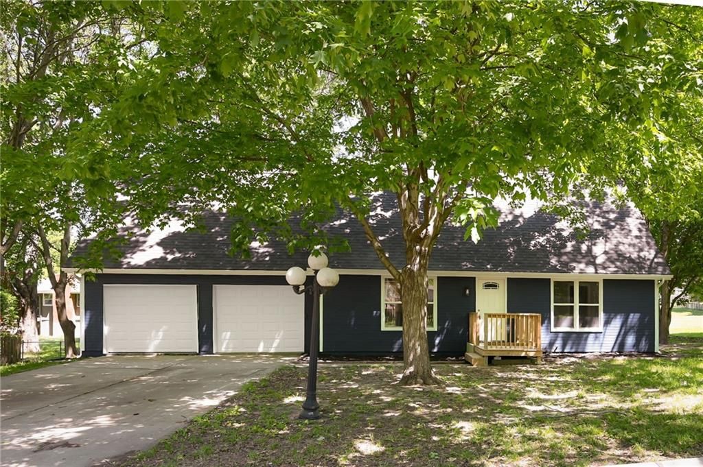 406 E 11th Street, Kearney, MO 64060