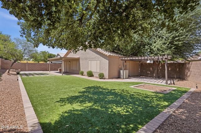 8744 W LONE CACTUS Drive, Peoria, AZ 85382
