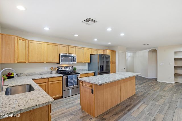 8744 W LONE CACTUS Drive, Peoria, AZ 85382