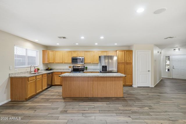 8744 W LONE CACTUS Drive, Peoria, AZ 85382