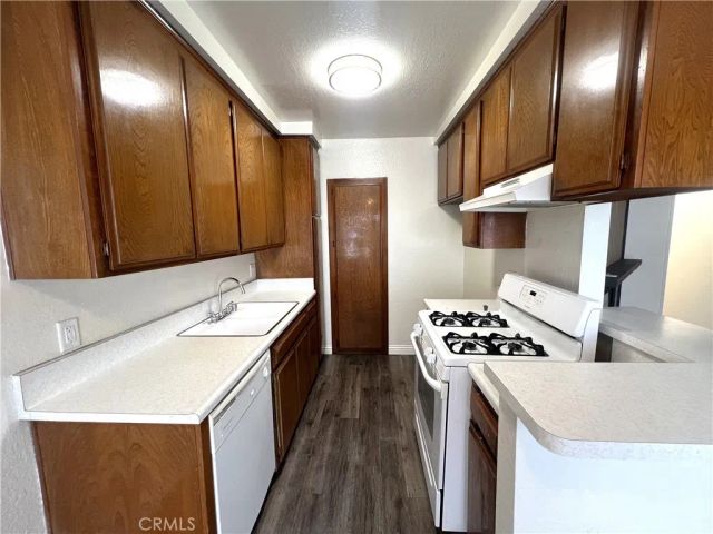 14817 Sylvan Street 6, Van Nuys, CA 91411