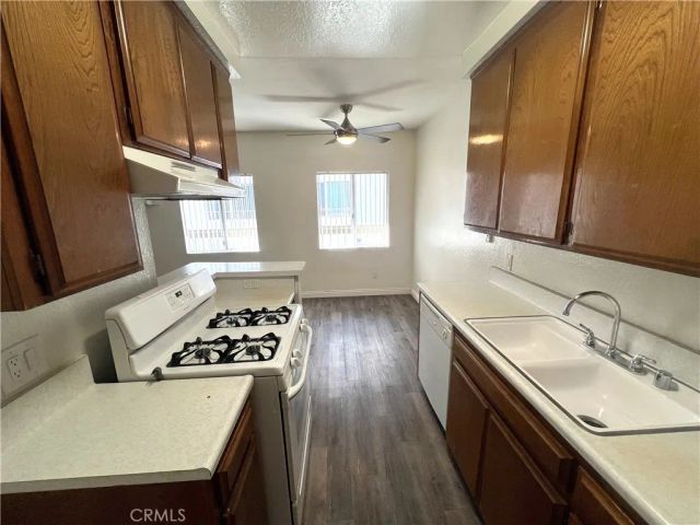 14817 Sylvan Street 6, Van Nuys, CA 91411