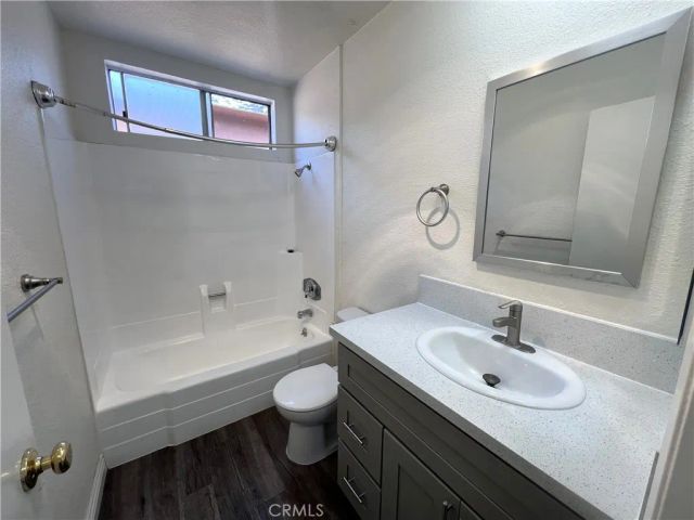 14817 Sylvan Street 6, Van Nuys, CA 91411