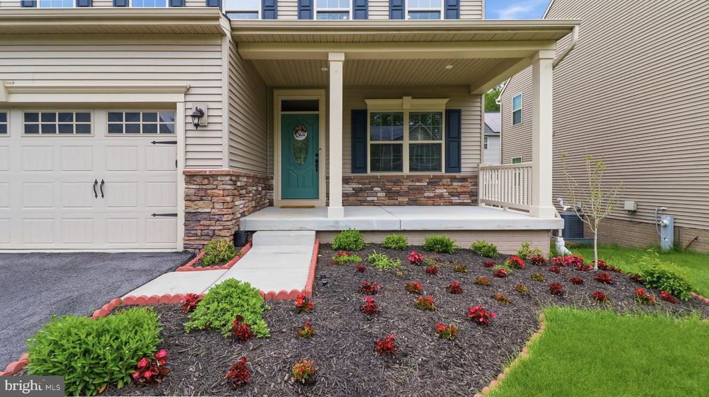 Image 5 of property listing at 9817 SAWMILL BRANCH TRL, Ellicott City, MD 21043