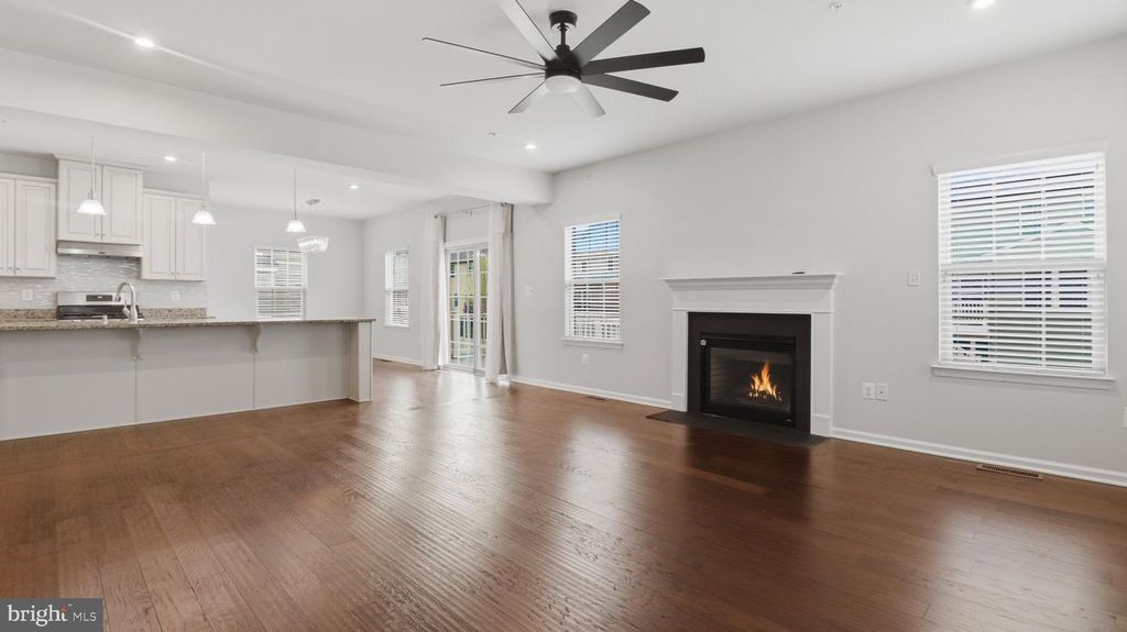 Image 9 of property listing at 9817 SAWMILL BRANCH TRL, Ellicott City, MD 21043