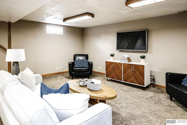 3835 N 88th Avenue, Omaha, NE 68134