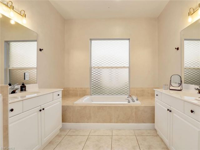3720 43rd AVE NE, Naples, FL 34120