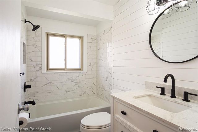 982 N Adams Road 6, Birmingham, MI 48009