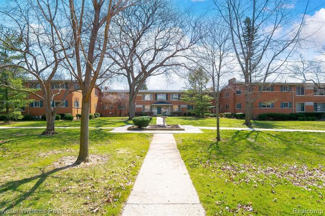 982 N Adams Road 6, Birmingham, MI 48009