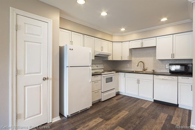 982 N Adams Road 6, Birmingham, MI 48009