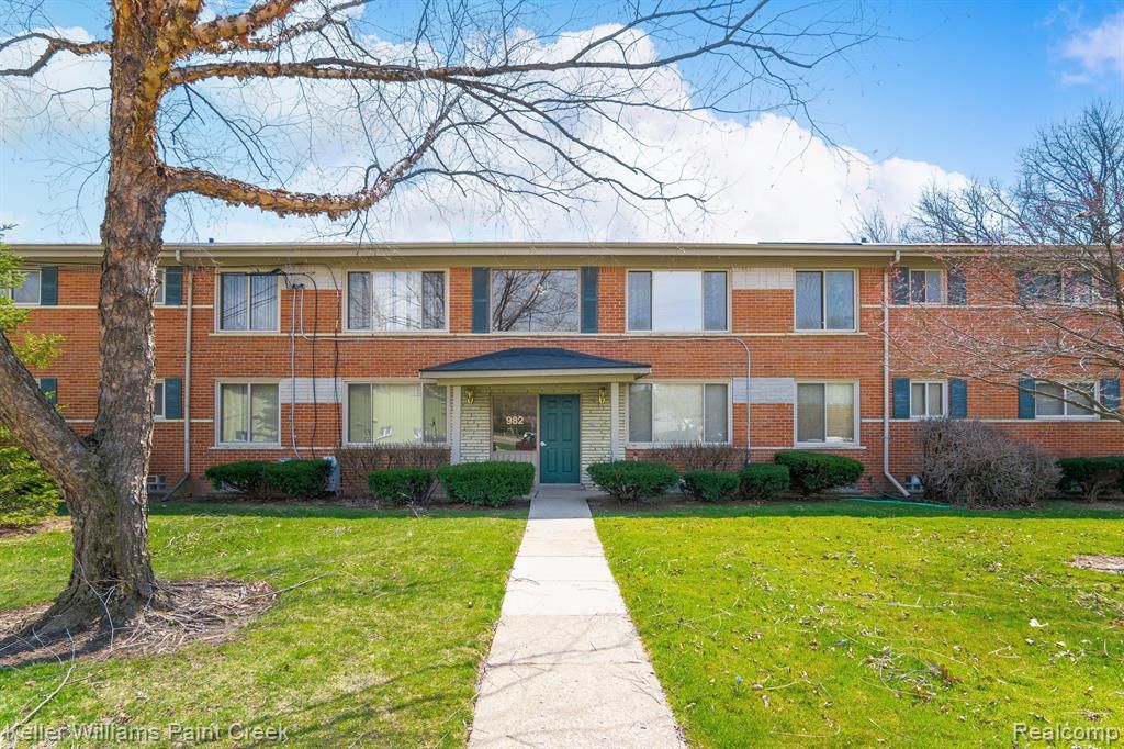 982 N Adams Road 6, Birmingham, MI 48009