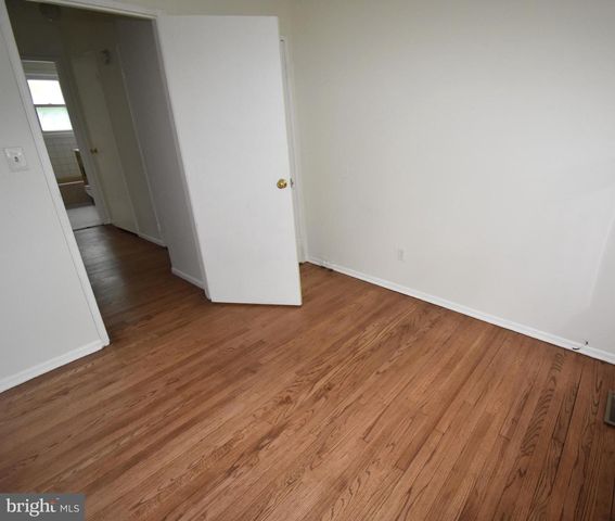 216 E PEARL ST, Burlington, NJ 08016