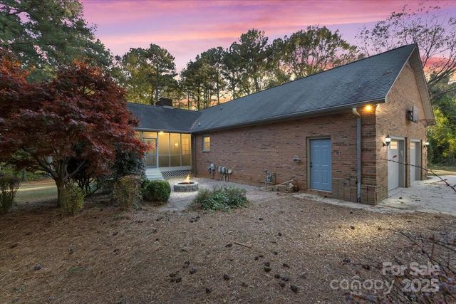 1061 Fairway Drive, Kannapolis, NC 28081