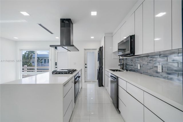 2700 NE 135th Street 32, North Miami, FL 33181
