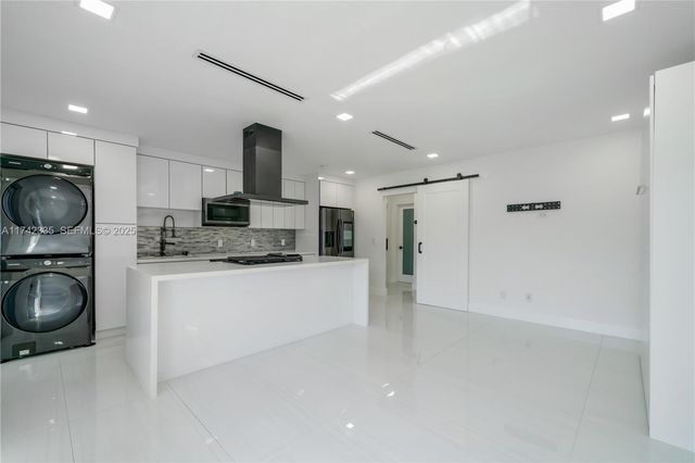 2700 NE 135th Street 32, North Miami, FL 33181