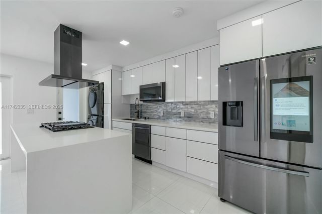 2700 NE 135th Street 32, North Miami, FL 33181