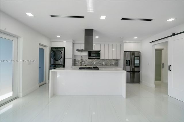 2700 NE 135th Street 32, North Miami, FL 33181