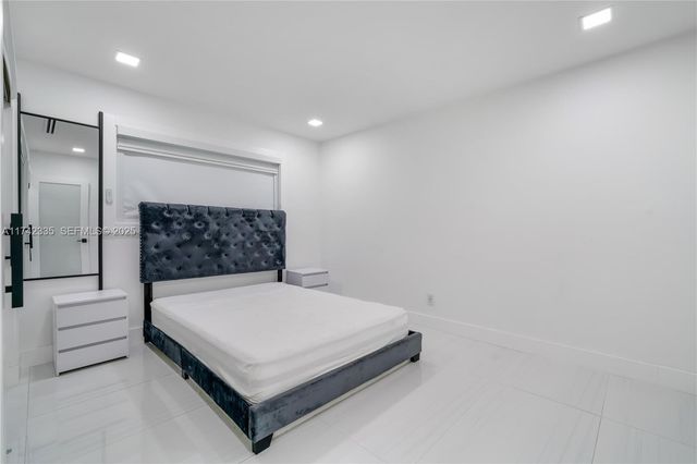 2700 NE 135th Street 32, North Miami, FL 33181