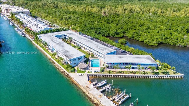 2700 NE 135th Street 32, North Miami, FL 33181
