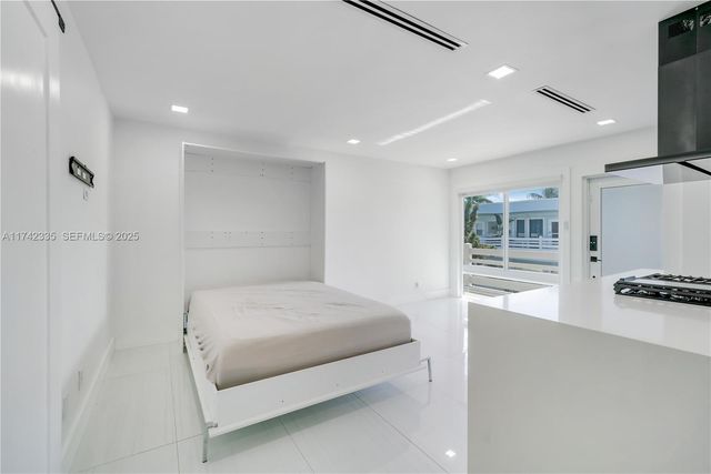 2700 NE 135th Street 32, North Miami, FL 33181