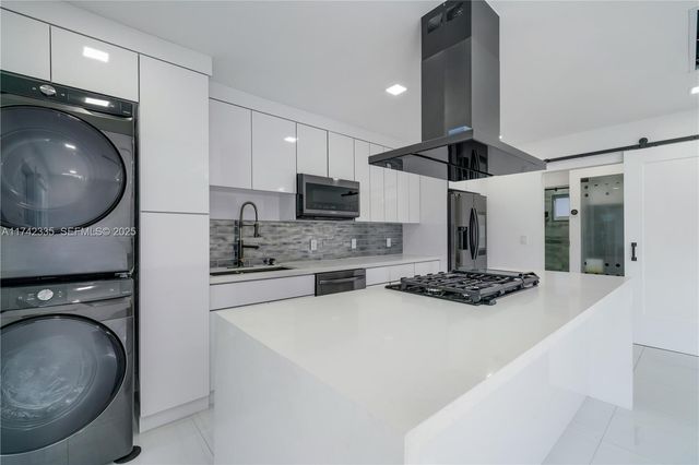 2700 NE 135th Street 32, North Miami, FL 33181