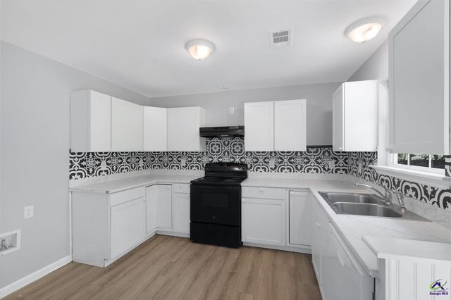 4216 W Oak Drive, Macon, GA 31210