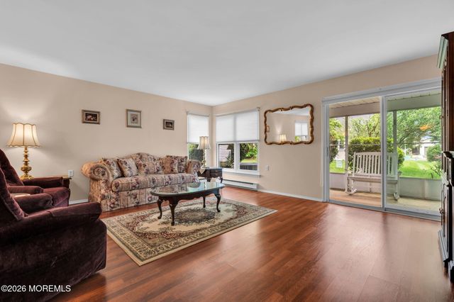 4 Gladstone Avenue, Manchester, NJ 08759