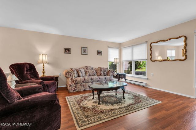4 Gladstone Avenue, Manchester, NJ 08759