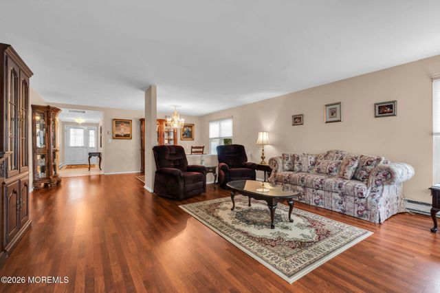 4 Gladstone Avenue, Manchester, NJ 08759