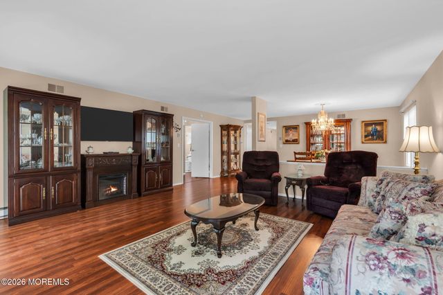 4 Gladstone Avenue, Manchester, NJ 08759
