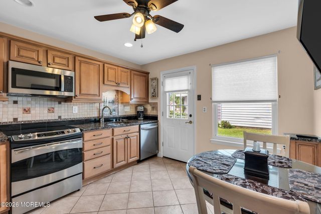 4 Gladstone Avenue, Manchester, NJ 08759