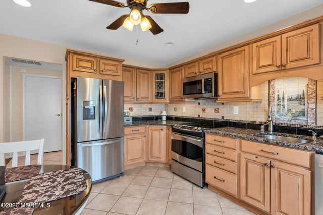 4 Gladstone Avenue, Manchester, NJ 08759