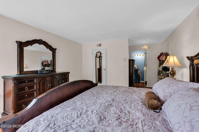 4 Gladstone Avenue, Manchester, NJ 08759