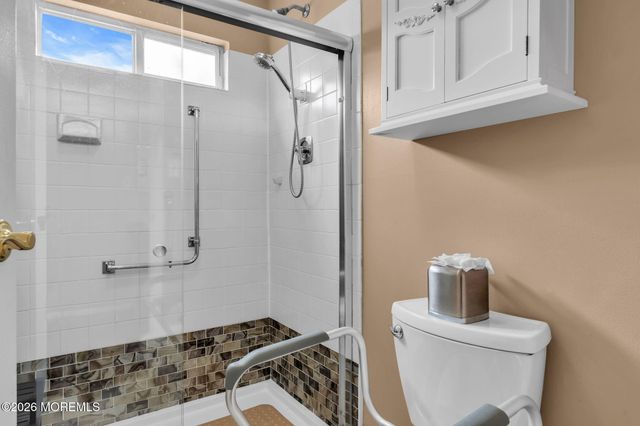 4 Gladstone Avenue, Manchester, NJ 08759
