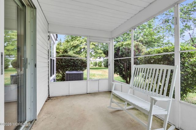 4 Gladstone Avenue, Manchester, NJ 08759